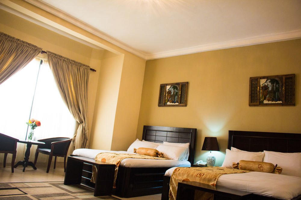 Palm Spring Resort Monrovia Extérieur photo