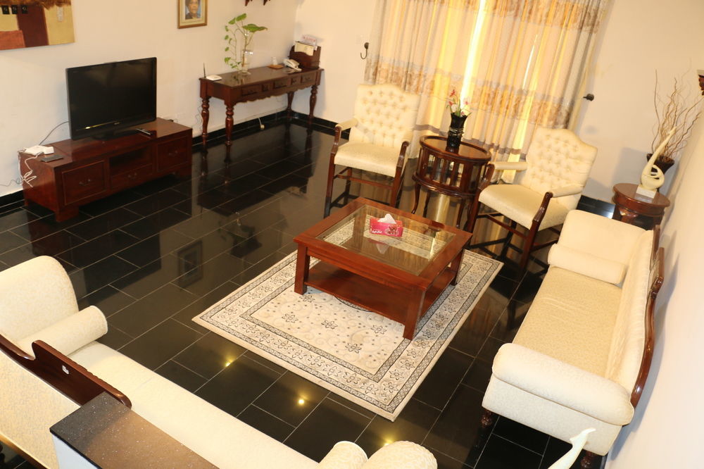 Palm Spring Resort Monrovia Extérieur photo