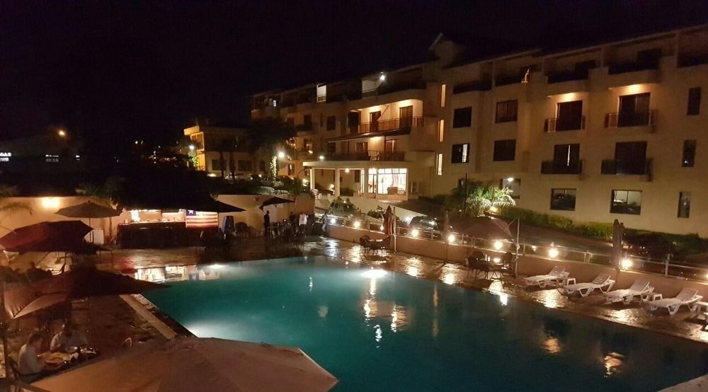 Palm Spring Resort Monrovia Extérieur photo