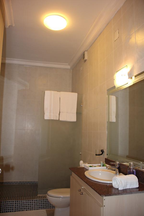 Palm Spring Resort Monrovia Extérieur photo