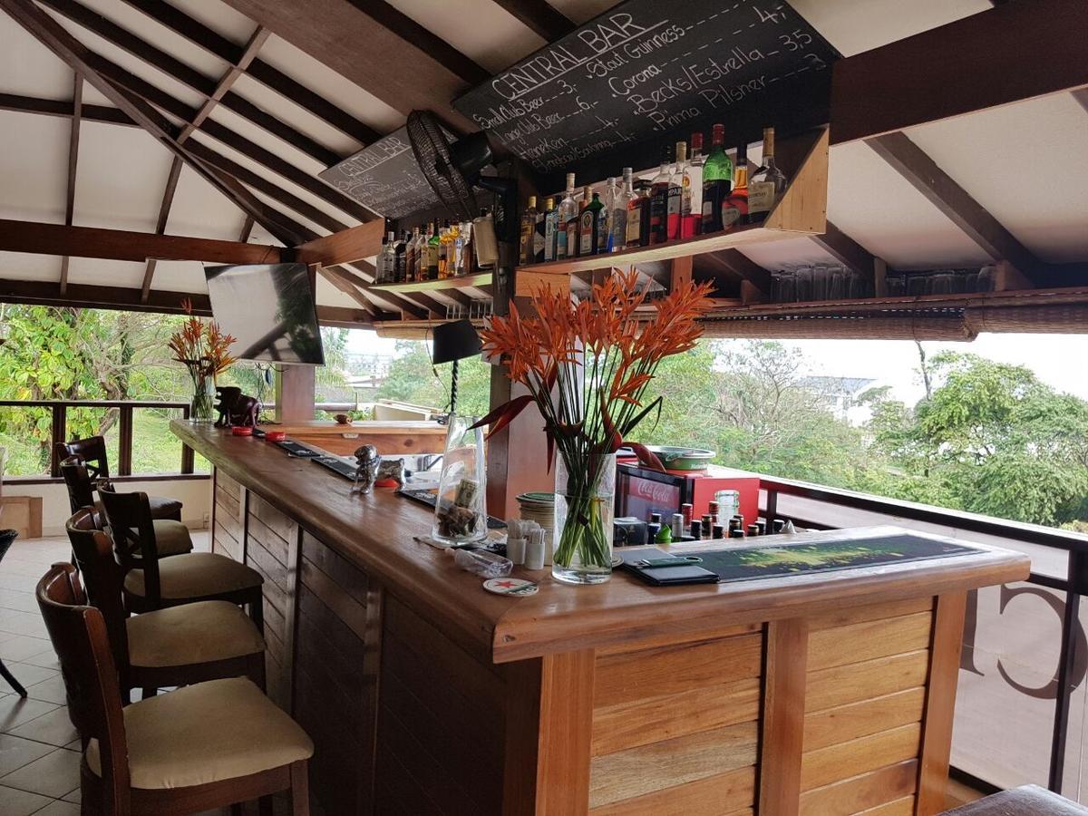 Palm Spring Resort Monrovia Extérieur photo