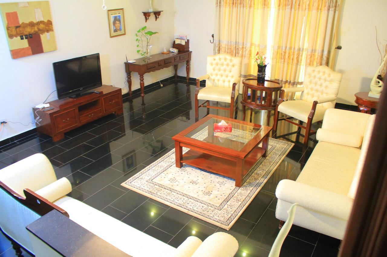 Palm Spring Resort Monrovia Extérieur photo