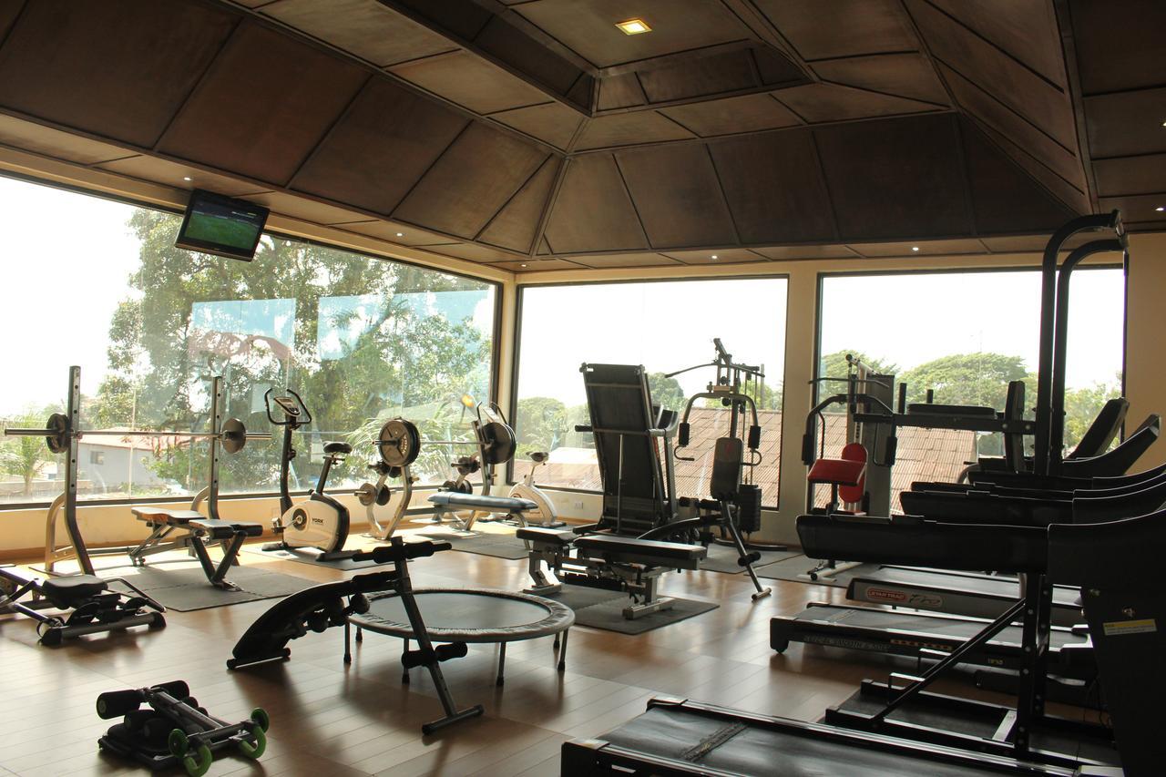 Palm Spring Resort Monrovia Extérieur photo