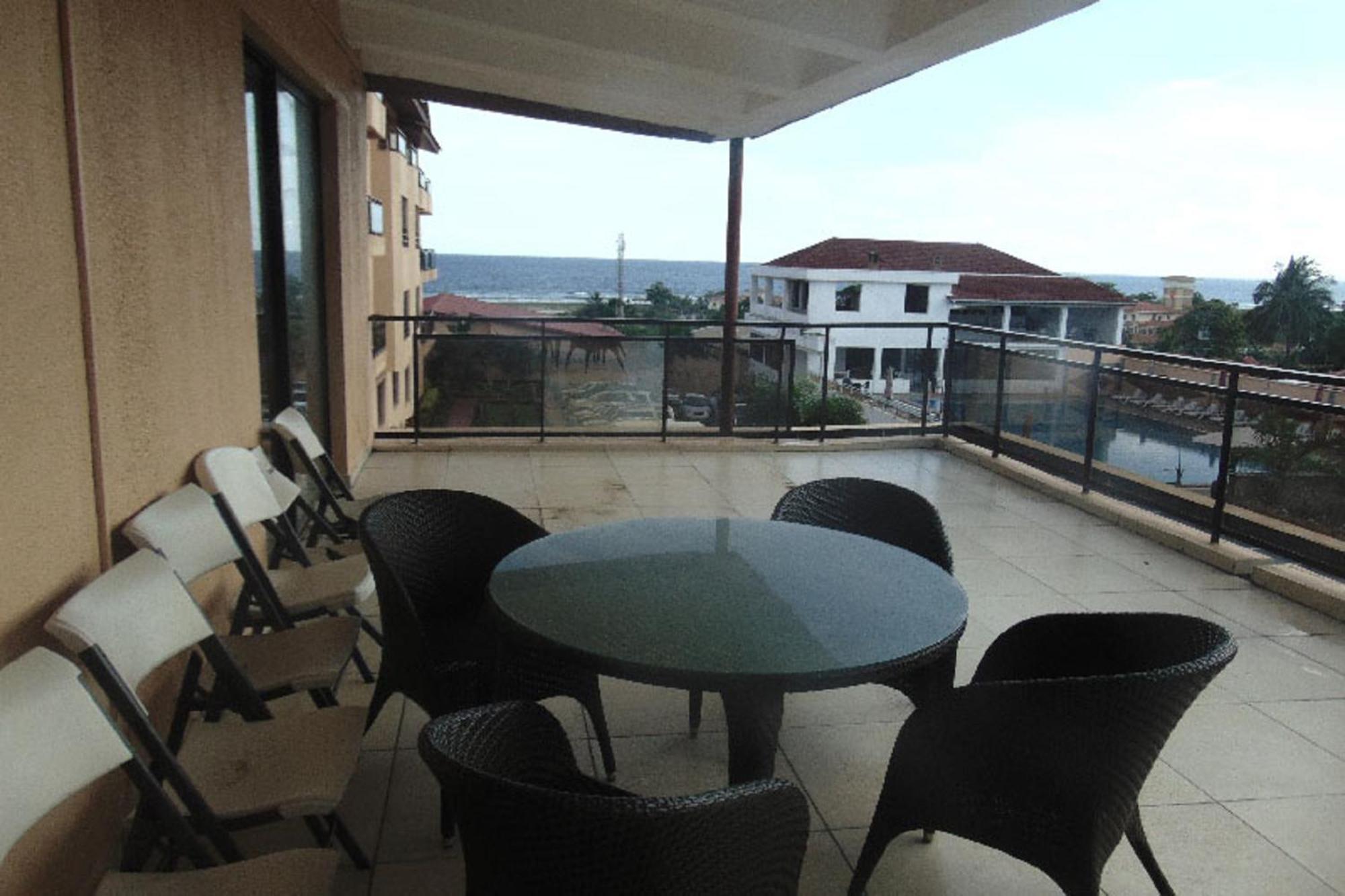 Palm Spring Resort Monrovia Extérieur photo