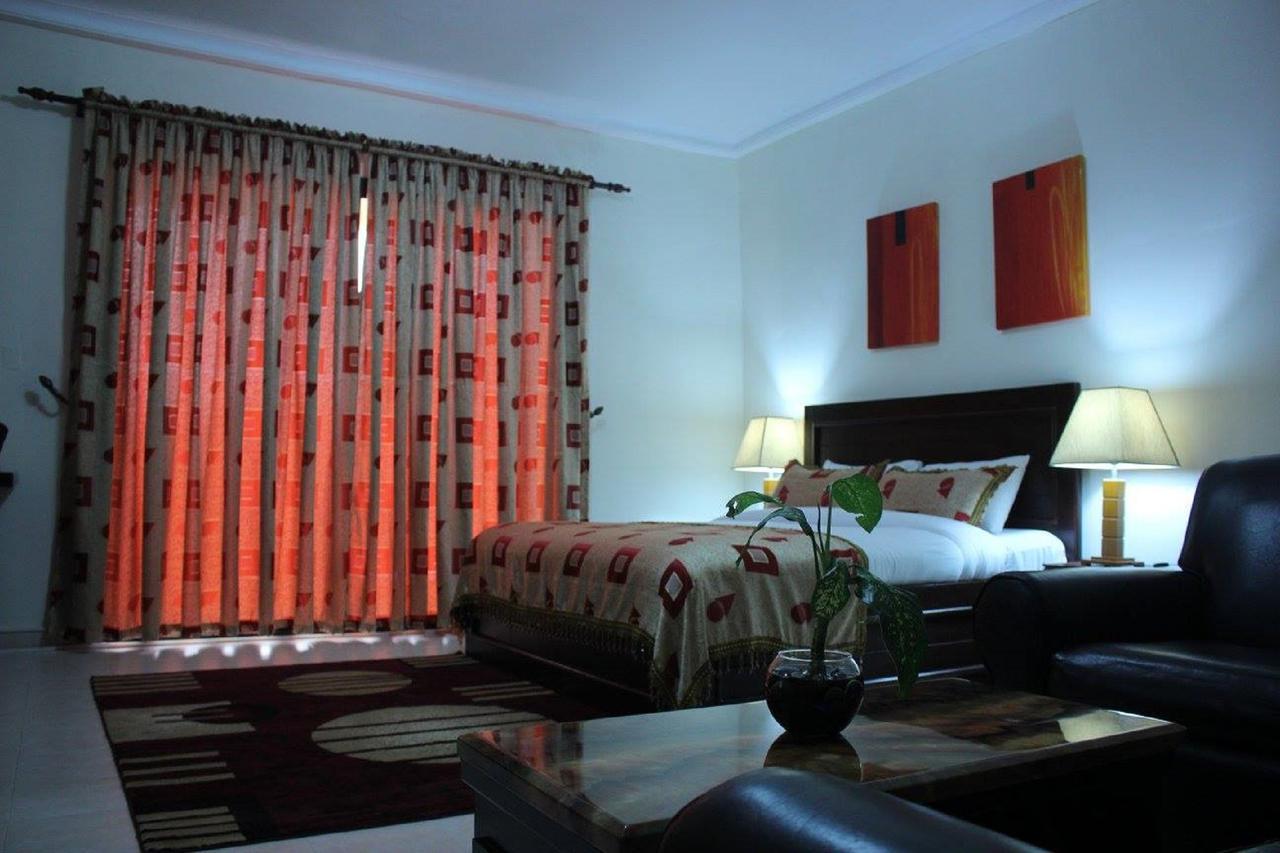Palm Spring Resort Monrovia Extérieur photo