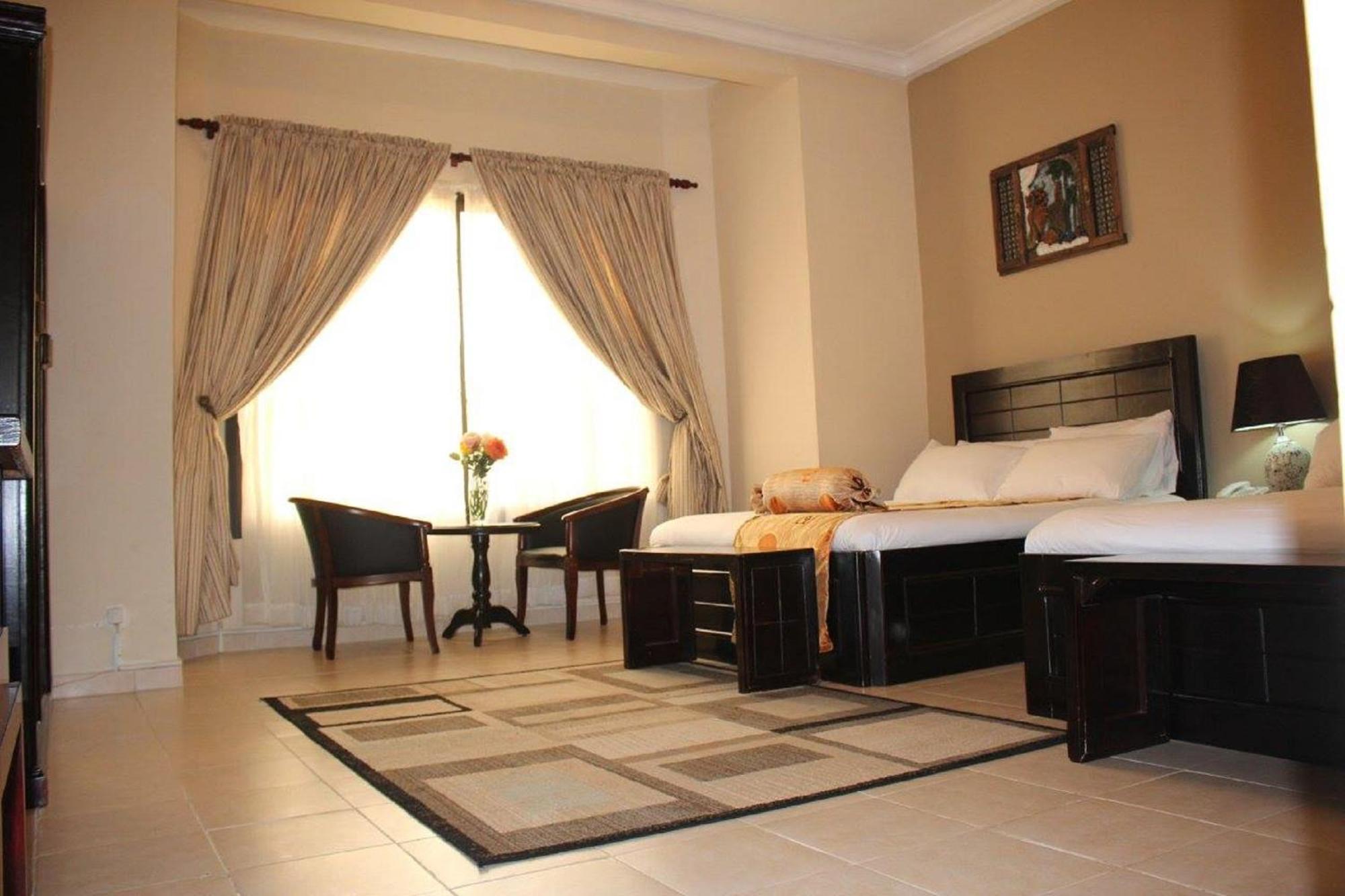 Palm Spring Resort Monrovia Extérieur photo